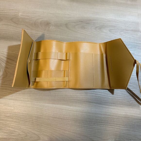 Glass Ladder & Co Katherine Tech Organizer Roll NWT in Honey - Picture 4 of 12